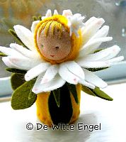 Набор для шитья вальдорфской куклы Маленькая Маргаритка De Witte Engel A54000
