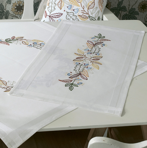 Набор для вышивания скатерти Опавшая листва  Permin 27-1730 смотреть фото