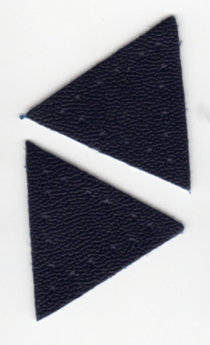 Фото заплатка треугольник искусственная кожа с перфорацией цвет синий hkm 662/24sets на сайте ArtPins.ru