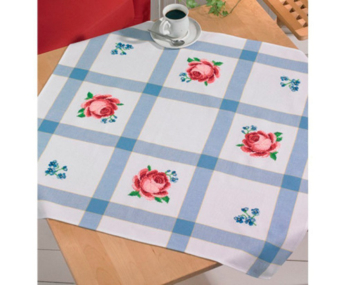 Набор для вышивания скатерти Красная роза и синие цветы смотреть фото