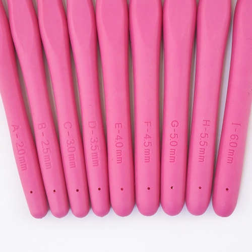 Купить Набор вязальных крючков 9 шт от 2 до 6 мм с пластиковой ручкой 15 см Hemline дешево фото 3