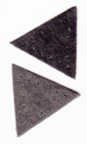 Фото заплатка треугольник искусственная замша цвет серый hkm 684/02sets на сайте ArtPins.ru