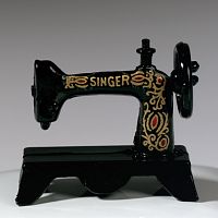 Декоративная  миниатюра "Швейная машинка"