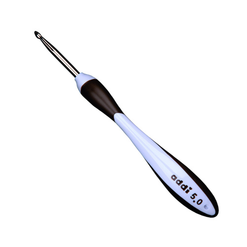 Фото крючок вязальный с эргономичной пластиковой ручкой addiswing maxi №5 17 см addi 141-7/5-17 дешево