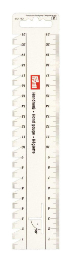 Линейка для разметки и измерения облегчает разметку петель и нанесение надсечек Prym 610730