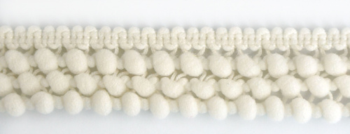 Фото тесьма с помпонами трехрядная молочно-белая cmm sew & craft 6000/3/2 на сайте ArtPins.ru
