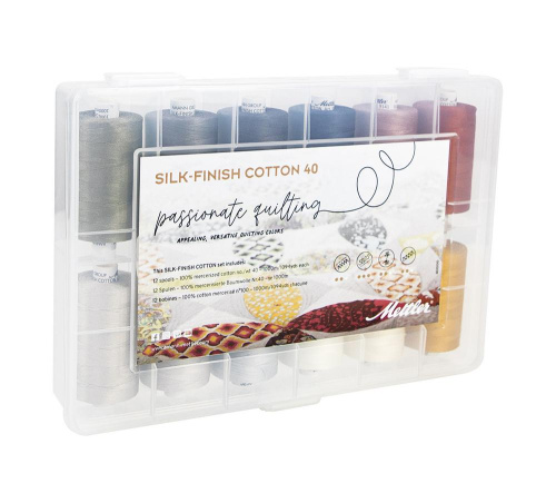 Фото набор с нитками silk-finish cotton лоскутное шитье в подарочной упаковке 12 катушек amann group sfc40passion-kit на сайте ArtPins.ru