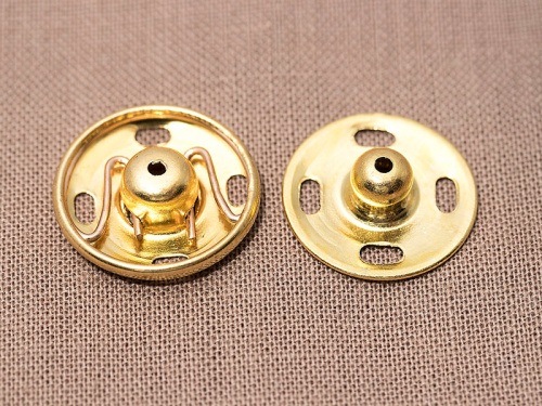 Фото кнопки пришивные металлические с защитой от коррозии hemline 420.15.g на сайте ArtPins.ru