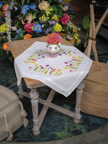 Набор для вышивания скатерти Весенние цветы  VERVACO PN-0199588 смотреть фото