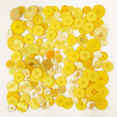 Фото пуговицы sandra b в стеклянной банке addes/yellow mix на сайте ArtPins.ru