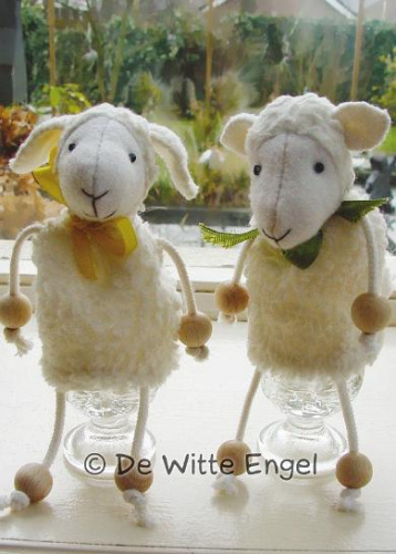 Набор для шитья вальдорфской игрушки Две овечки De Witte Engel A51500