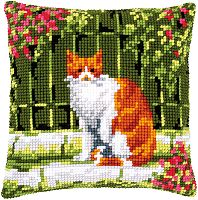 Набор для вышивания подушки Кошка среди цветов  VERVACO PN-0184400